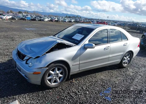 2004 Mercedes-Benz C 240 4Matic z USA, uszkodzony, nr VIN WDBRF81J24F475713